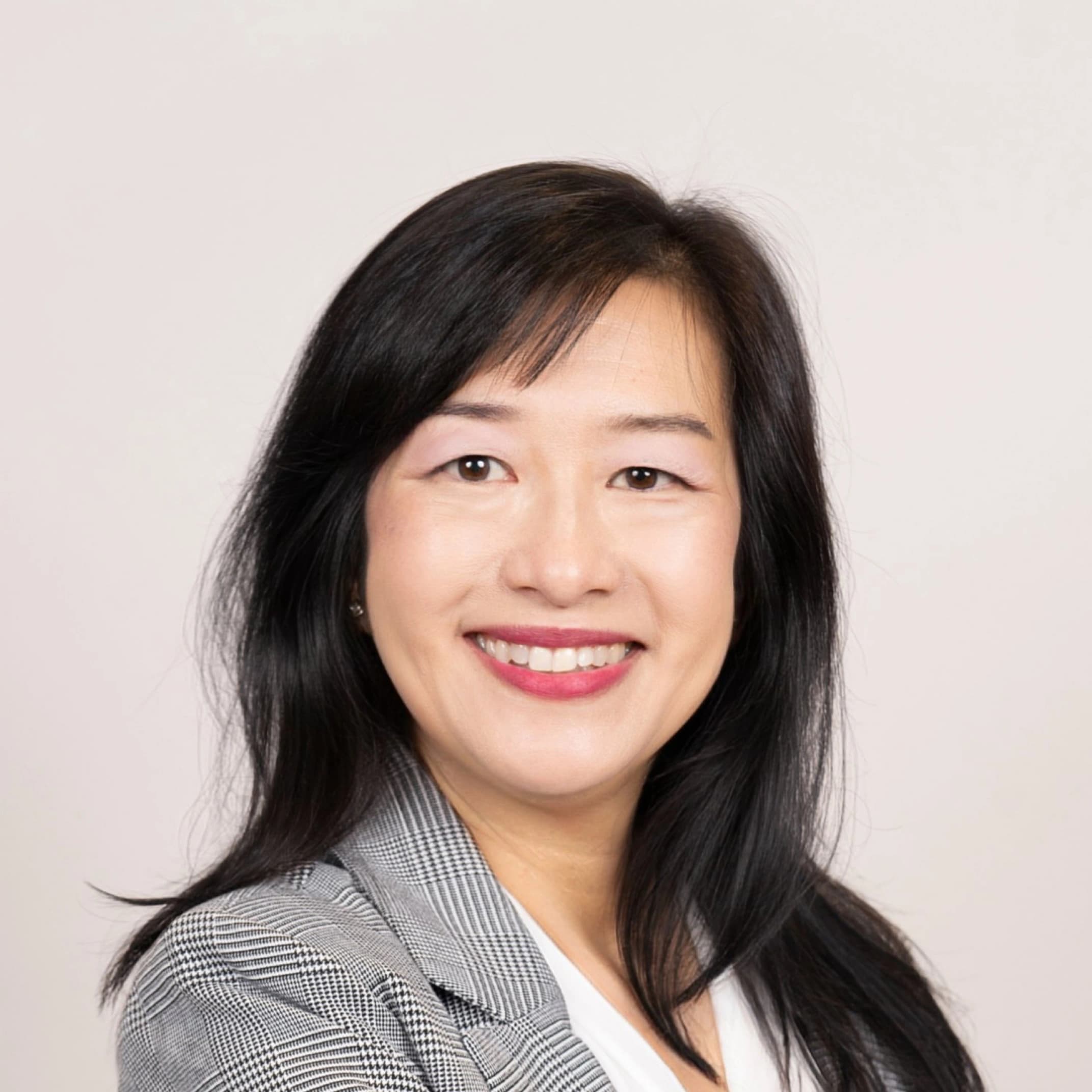 Lisa Tsang - Professional legal consultation